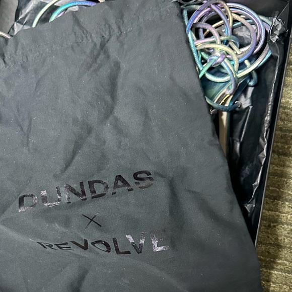 Comes with Original Box Iggy Heel in Multi
DUNDAS x REVOLVE, 7.5 - Picture 14 of 14